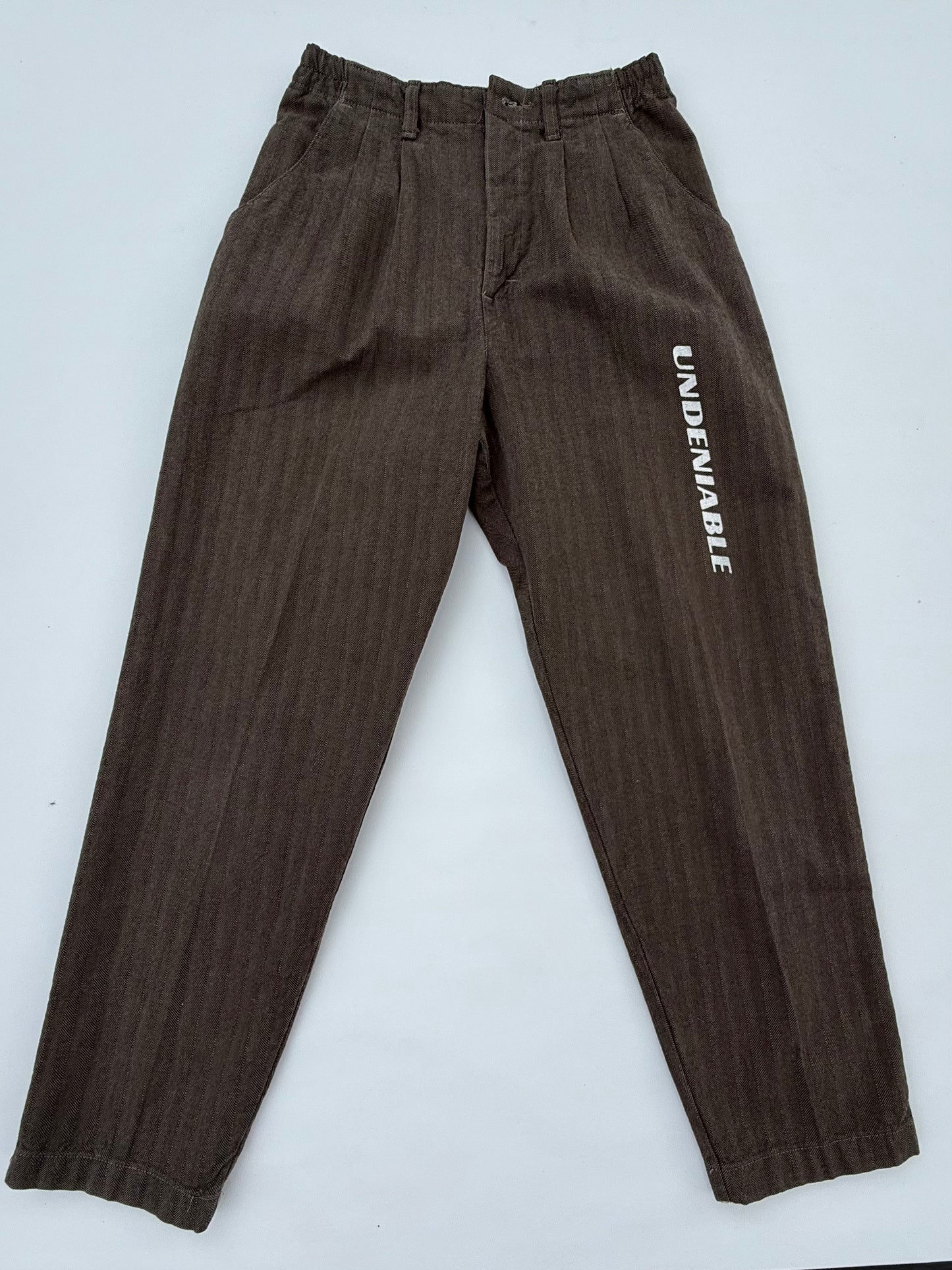 ndeniable Collection Women’s Retro Brown Pleated Pants – Size 30 (10)