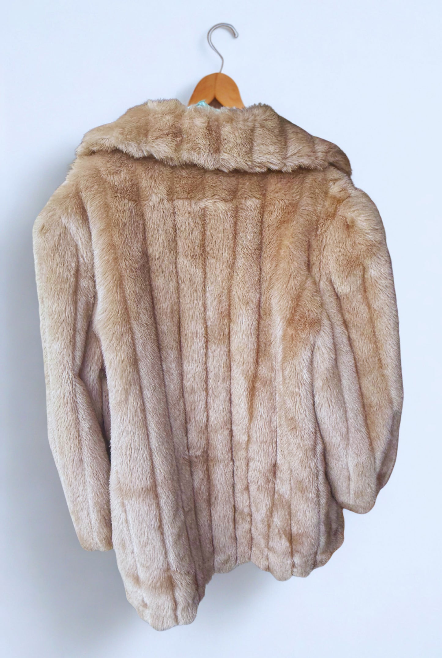 Vintage 1980s Jordache Faux Fur Coat – Champagne Beige | Voza Crown Collection (M/L)